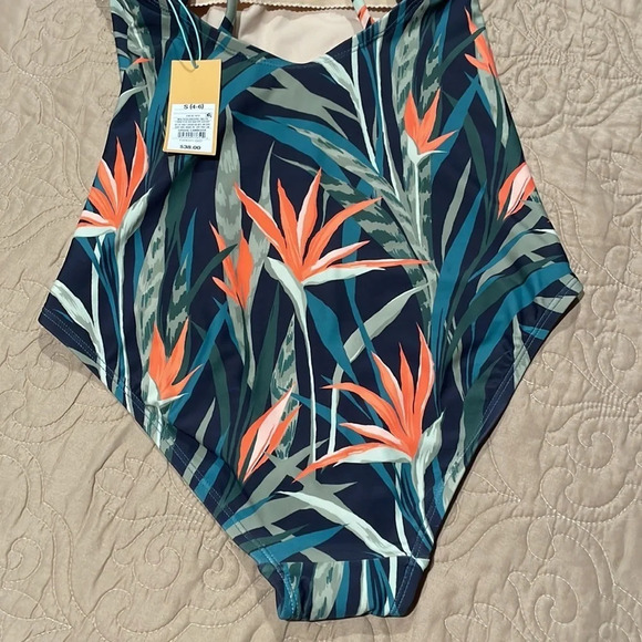 Cute Swimsuit - Picture 8 of 10